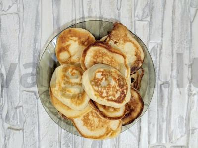 Švelnūs vaniliniai blynai su kefyru pagrindine nuotrauka