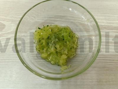 Aštrus grietinės padažas su agurku Žingsnis 2