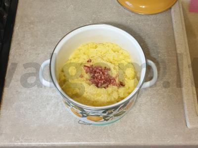 Bulvių košė su parmezano sūriu ir dešra Žingsnis 6