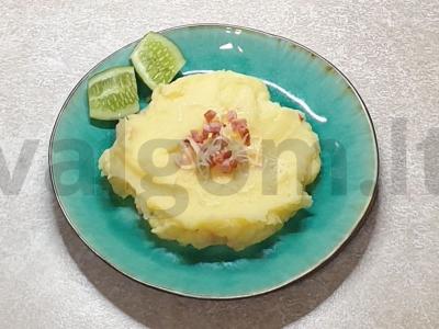 Bulvių košė su parmezano sūriu ir dešra pagrindine nuotrauka