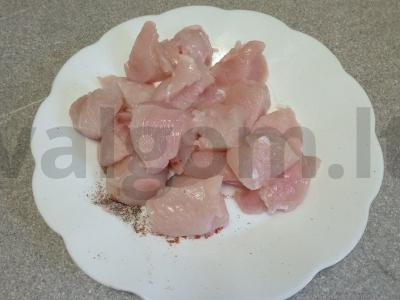 Aštrūs vištienos krūtinėlės šašlykai su brokoliais ir pomidoru Žingsnis 2