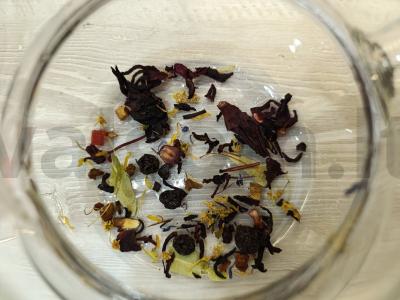 Gervuogių ir hibisko gėrimas Žingsnis 1