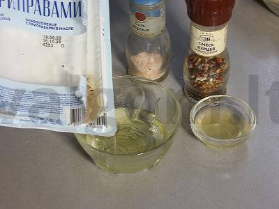 Bulvių salotos su silke ir agurkais Žingsnis 5