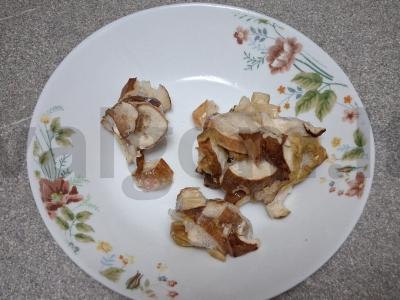 Sriuba su perlinėmis kruopomis ir baltomis grybais pietums Žingsnis 2