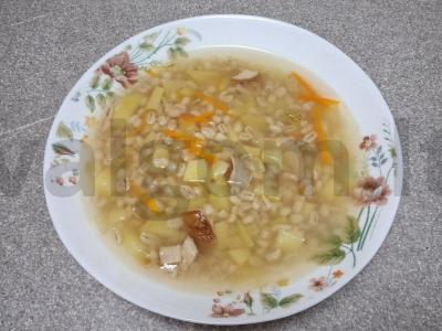 Sriuba su perlinėmis kruopomis ir baltomis grybais pietums Žingsnis 5