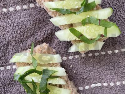 Brusketa su jaunu žaliu žirneliu Žingsnis 4