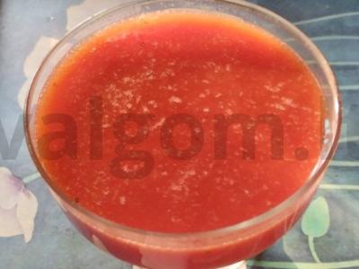 Gaivus pomidorų želė su šviežiais agurkais ir baziliku Žingsnis 4