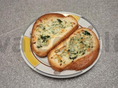 Sūrio ir krapų skrudinta duona per 15 minučių pagrindine nuotrauka