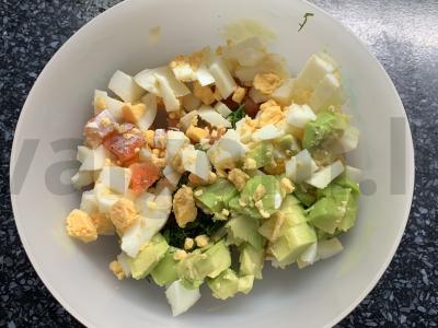 Lavašas su avokado, lašišos, kiaušinio ir žolelių įdaru Žingsnis 3