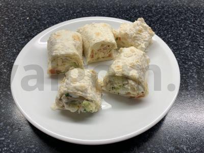 Lavašas su avokado, lašišos, kiaušinio ir žolelių įdaru Žingsnis 7