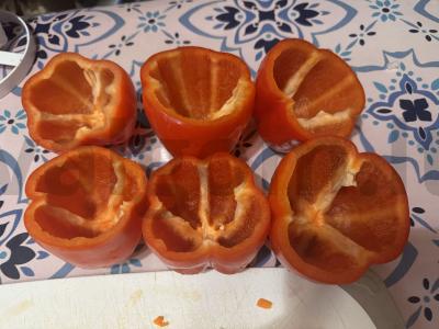 Įdaryti pipirai su pomidorų pasta ir kmynais Žingsnis 2