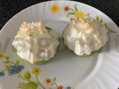 Desertas su braškių džemu ir kiaušinio baltymu pagrindine nuotrauka