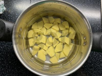 Sriuba-pyragas su rukola, sūriu, cukinija ir šonine Žingsnis 1