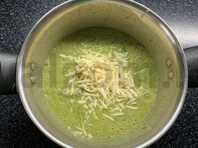 Sriuba-pyragas su rukola, sūriu, cukinija ir šonine Žingsnis 10