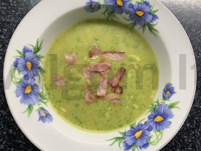 Sriuba-pyragas su rukola, sūriu, cukinija ir šonine pagrindine nuotrauka