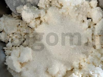 Švelnus tortas be kepimo iš avižinių sausainių ir varškės Žingsnis 6