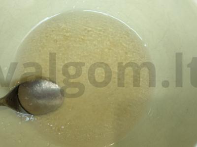 Švelnus tortas be kepimo iš avižinių sausainių ir varškės Žingsnis 8