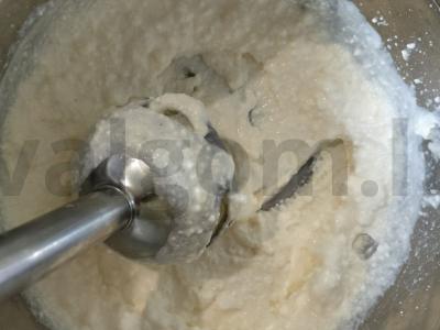 Švelnus tortas be kepimo iš avižinių sausainių ir varškės Žingsnis 9