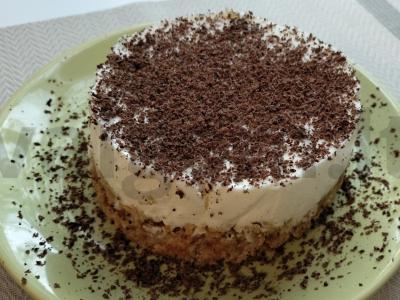 Švelnus tortas be kepimo iš avižinių sausainių ir varškės pagrindine nuotrauka