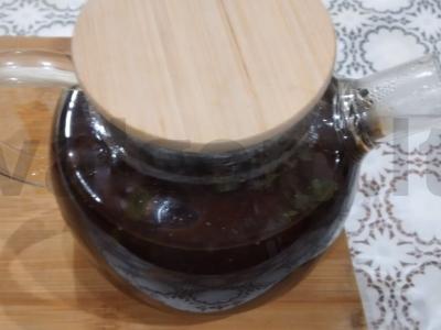 Kvapnus arbata su mėtomis, raudonėliu ir medumi pagrindine nuotrauka