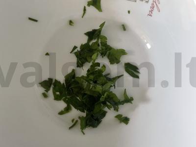 Pikantiška užtepėlė ant duonos su petražolėmis Žingsnis 1