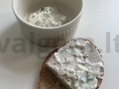 Pikantiška užtepėlė ant duonos su petražolėmis pagrindine nuotrauka