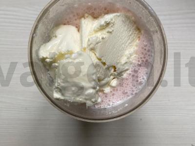 Pieninis kokteilis su braškėmis Žingsnis 3