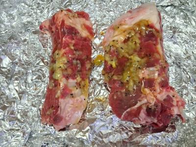 Kepti jautienos šonkauliai su kivio marinatų Žingsnis 3