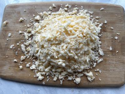 Pica su dešra, agurkais ir lydytu sūriu Žingsnis 8