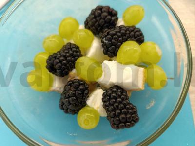 Uogų salotas su zefyrais ir ledais Žingsnis 3