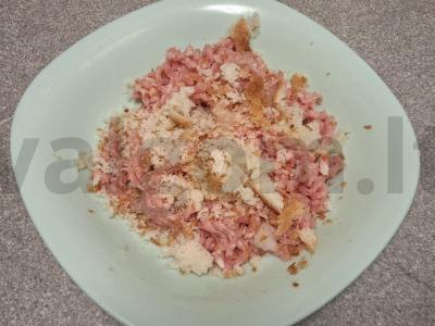 Kalakutienos faršo zrazai su putpelių kiaušiniais ir grybais Žingsnis 2