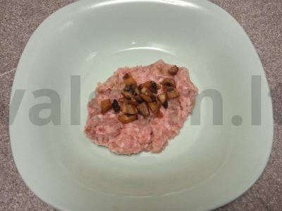 Kalakutienos faršo zrazai su putpelių kiaušiniais ir grybais Žingsnis 6