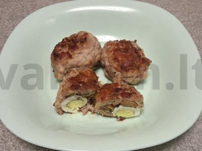 Kalakutienos faršo zrazai su putpelių kiaušiniais ir grybais pagrindine nuotrauka