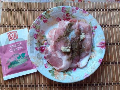 Kiaulienos steikas ant iešmo su česnaku ir prieskoniais Žingsnis 2