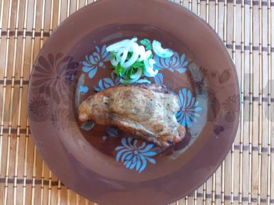 Kiaulienos steikas ant iešmo su česnaku ir prieskoniais pagrindine nuotrauka