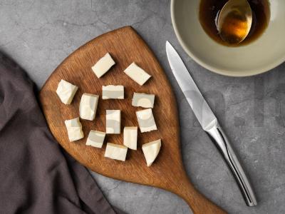 Salotas su halumi ir mėlynėmis Žingsnis 1