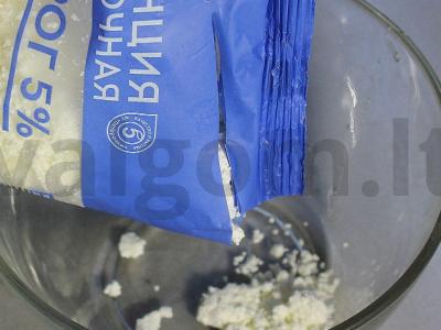 Varškės ir vaisių sluoksniuotas desertas Žingsnis 1