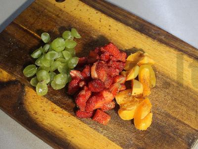 Varškės ir vaisių sluoksniuotas desertas Žingsnis 4