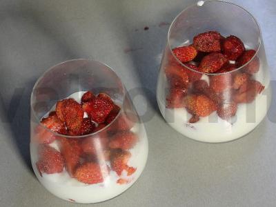 Varškės ir vaisių sluoksniuotas desertas Žingsnis 6