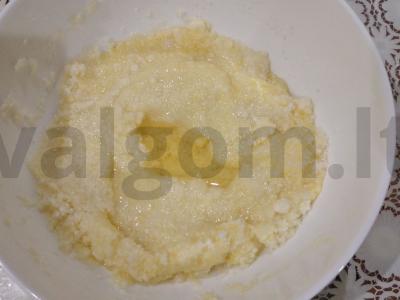 Varškės spurgos keptuvėje Žingsnis 2