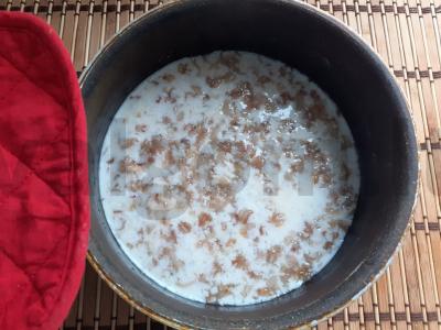 Grūdų košė su pienu, serbentais ir medumi Žingsnis 2