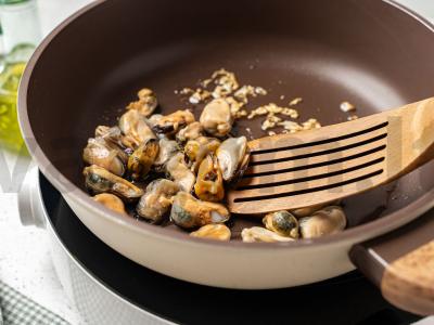 Cukinijų makaronai su midijomis Žingsnis 2