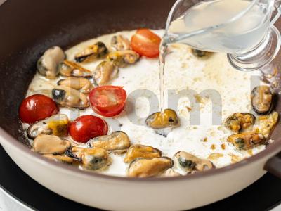 Cukinijų makaronai su midijomis Žingsnis 4