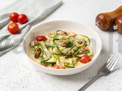 Cukinijų makaronai su midijomis pagrindine nuotrauka