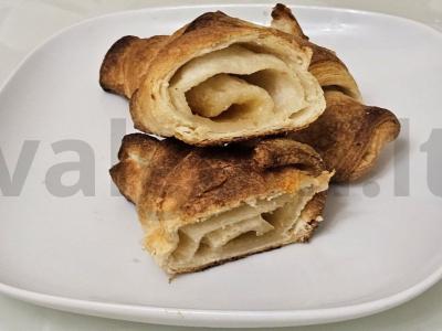 Kruasanai su abrikosų įdaru pagrindine nuotrauka