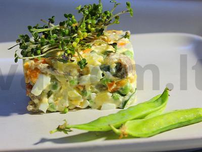 Olivje su jautiena ir žirniais pagrindine nuotrauka