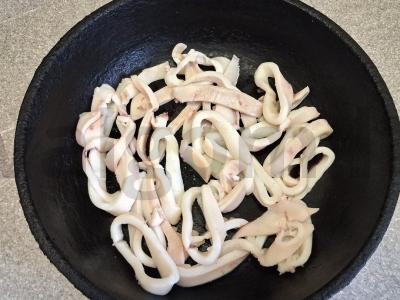 Kuskusas su kalmarais per 25 minutes Žingsnis 1