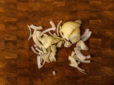 Jautiena su džiovintais slyvomis ir virtomis bulvėmis Žingsnis 2