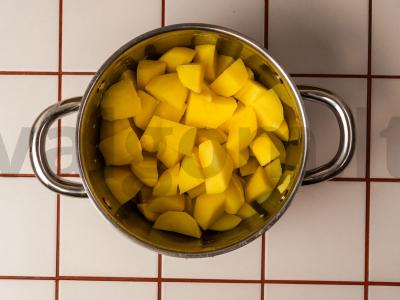 Jautiena su džiovintais slyvomis ir virtomis bulvėmis Žingsnis 8