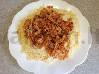 Kuskusas su svogūnais, pomidorų pasta ir kiaulienos faršu Žingsnis 7